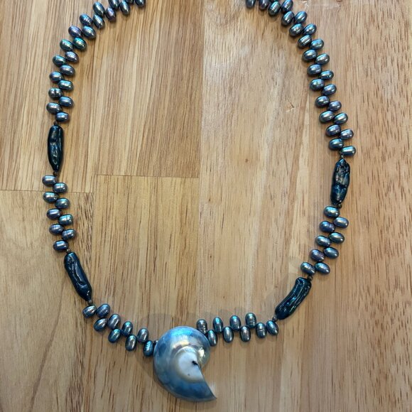 Fresh Water Black Pearls, Shell Centre, Earrings - Picture 8 of 9
